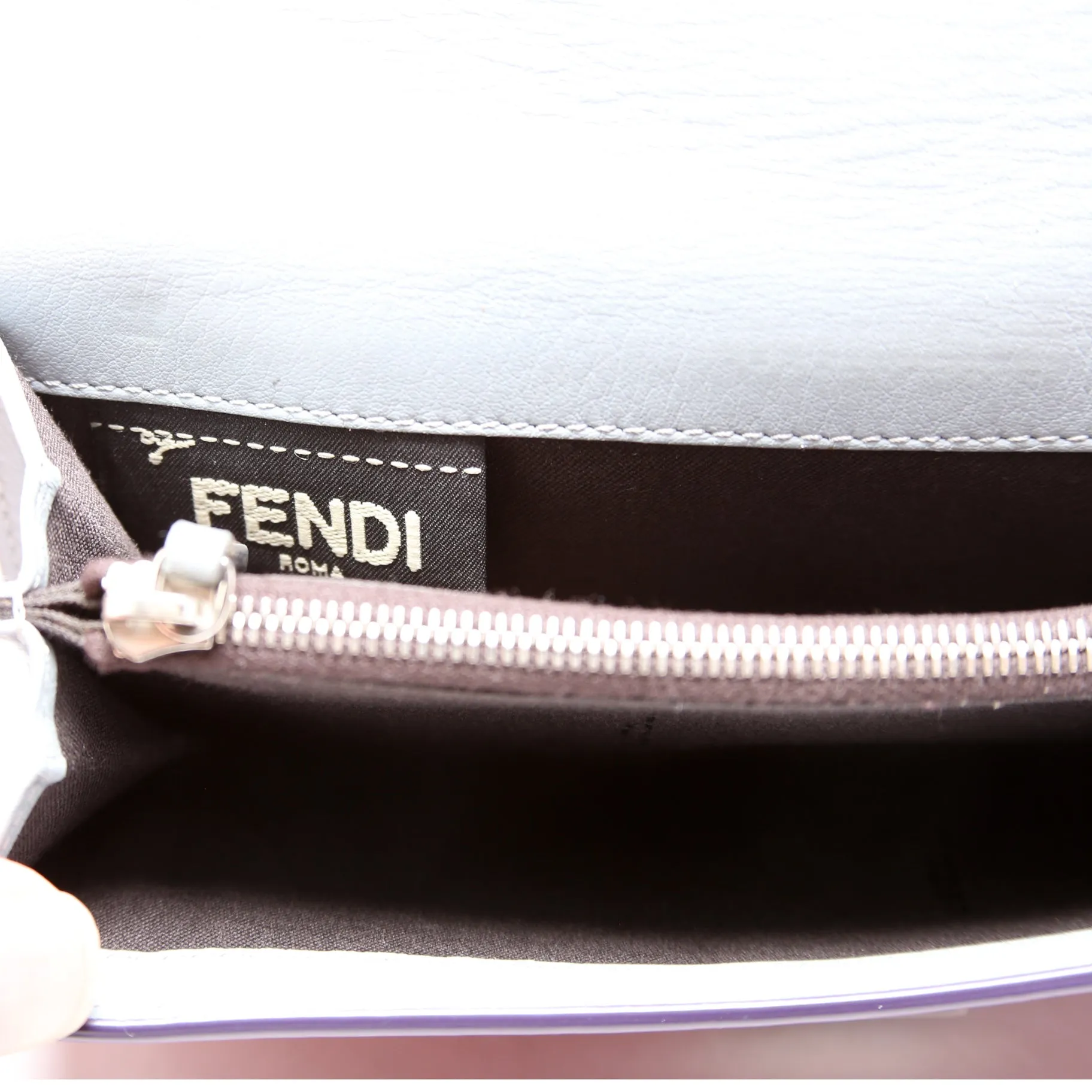 8M0308 Peekaboo Long Wallet
