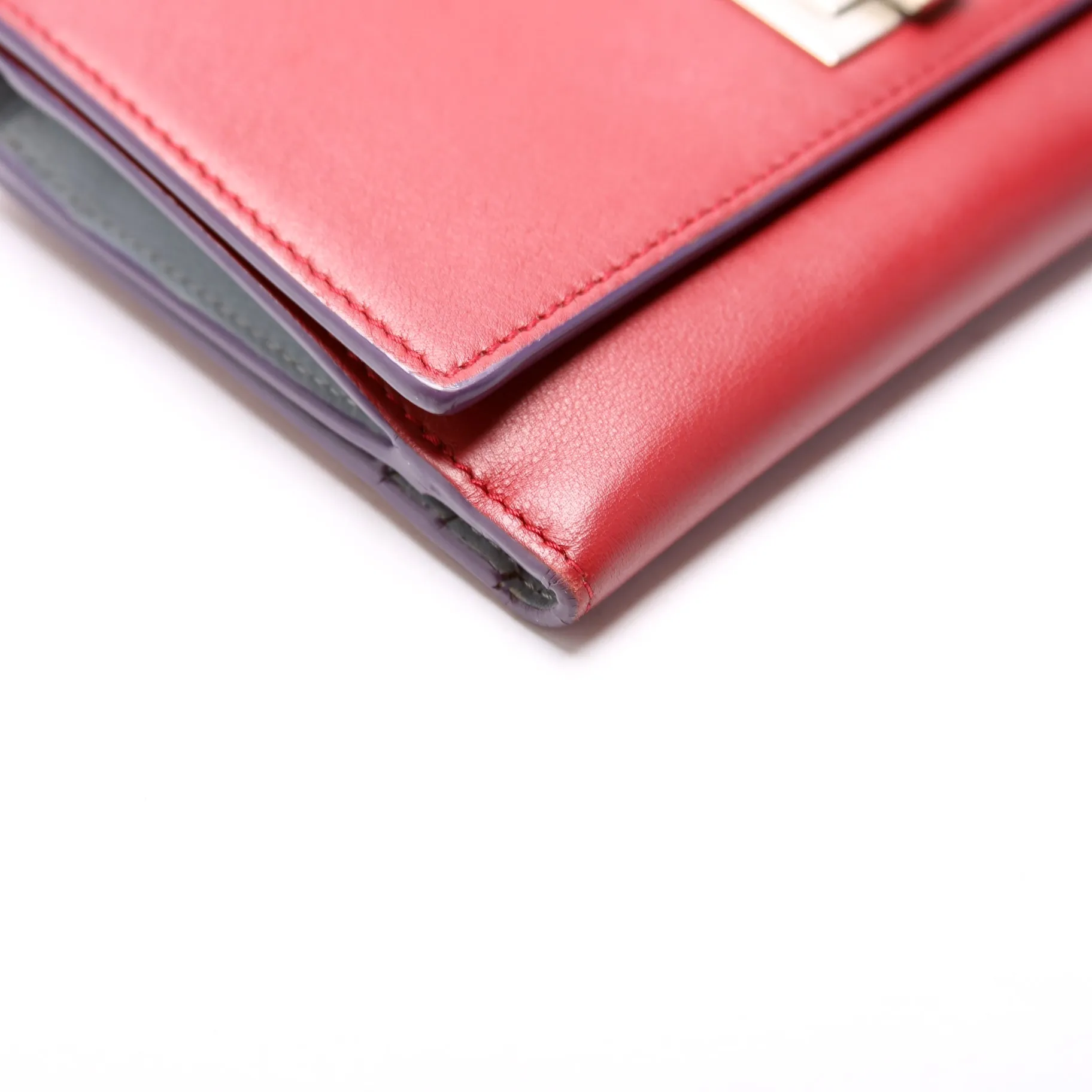 8M0308 Peekaboo Long Wallet